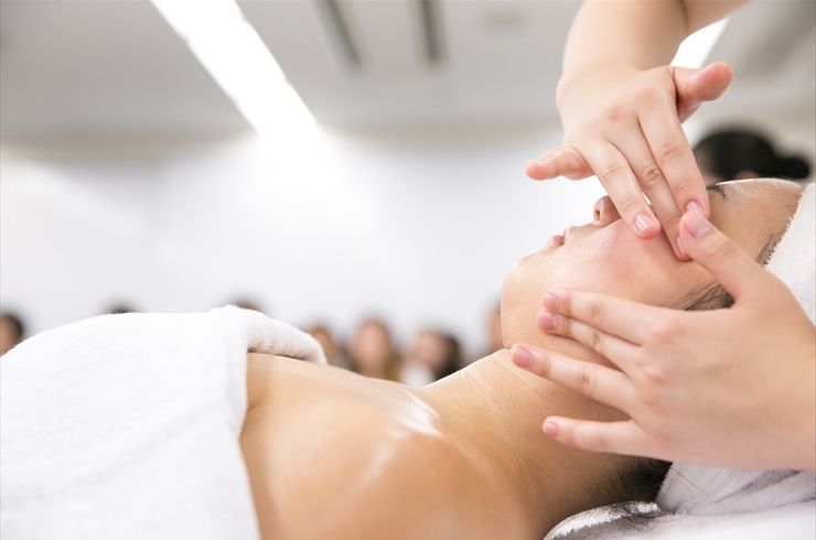 小顔マッサージ